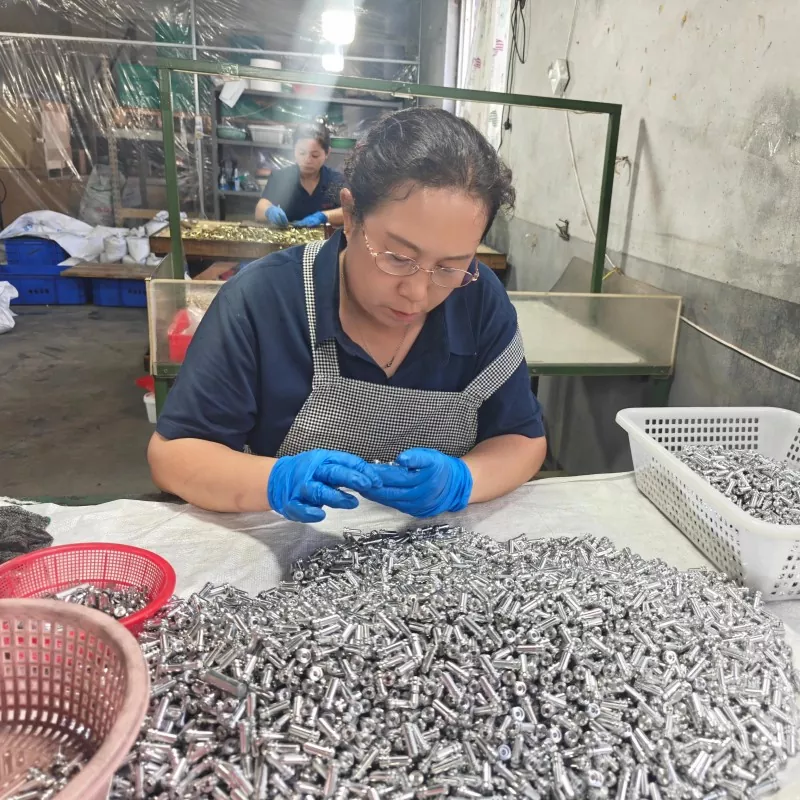 Какие проверки качества использует компания Tuoyuan Metal при обработке металлов?